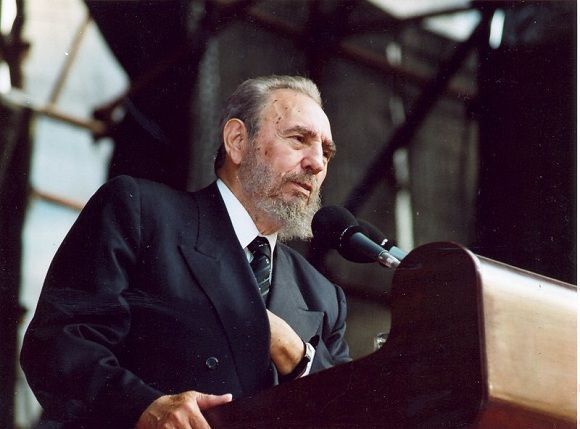 Fidel Castro interviene en la sesión plenaria de la Conferencia Mundial contra el racismo, la discriminación racial, la xenofobia y las formas conexas de intolerancia, en Durban, Sudáfrica, 1 de septiembre de 2001. Foto: Estudios Revolución/ Sitio Fidel Soldado de las Ideas.