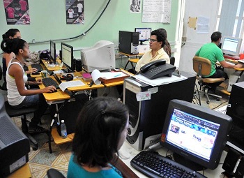 Con diferentes tecnologías y juventud incorporada, en la actualidad, Pren­sa Latina continúa en la defensa de la verdad, fiel a los presupuestos de su fundación. Foto Ricardo López Hevia