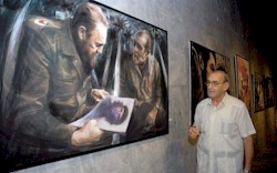 Liborio Noval, l’un des auteurs de l’exposition « Con todos los sentidos », réalisée à partir de photographies de Raul Corrales, Osvaldo Salas et de Korda, avec la participation de 12 artistes cubains des arts plastiques, au Mémorial José Marti.