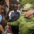 Un mar de pueblo llegó a rodear al mandatario, un contacto del que emergen verdades que son las que dan mucha luz a los dirigentes sensibles. Foto: Estudios Revolución