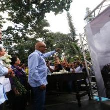 El ministro para la Cultura (i) participó en el acto en la Plaza Bolívar. | Foto: AVN