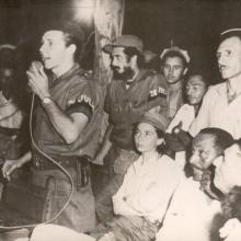 Raúl Castro durante el primer congreso campesino en armas, celebrado el 21 de septiembre en Soledad de Mayarí, en territorio del II Frente guerrillero Foto: Archivo de Granma.