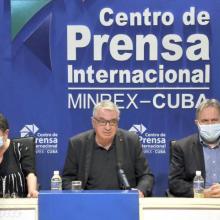 De izquierda a derecha, Maité Mola, vicepresidenta primera del PIE; Heinz Bierbaum, presidente, y Georges Katrougalos, exministro de Relaciones Internacionales de Grecia. Foto: Ismael Batista Ramírez