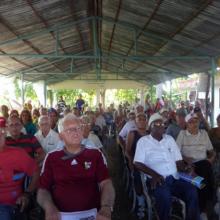 Los integrantes de la ACRC de Cienfuegos se reunieron para recordar los 91 agostos del natalicio de Fidel./ Foto: Julio Martínez