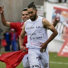 uan Cominges luce en su pecho un “Hasta la victoria siempre” dedicado a Fidel.