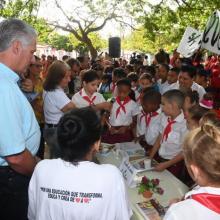 Como una prioridad del sistema educacional, Díaz-Canel subrayó la necesidad de desarrollar un pensamiento profundamente crítico en los estudiantes. Foto: Estudios Revolución