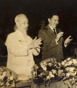 Raúl y Ho Chi Minh en Vietnam. Foto: Archivo de Granma