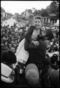 Fidel Castro junto al pueblo en La Habana, 1959.