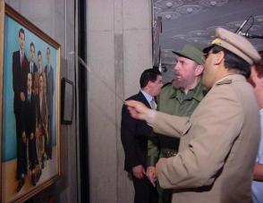 El Comandante en Jefe Fidel Castro en su visita al Museo Central del Ejército Argelino. Foto: Juvenal Balán 