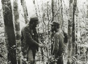 Fidel y el Che durante los primeros meses de la guerra revolucionaria en la Sierra Maestra, 1957.