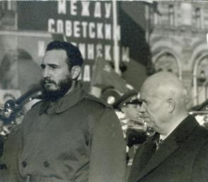 O Comandante-em-Chefe visitou pela primeira vez a Rússia, como parte do histórico percurso por várias repúblicas da URSS, em 1963, que seguiu aos contatos realizados previamente, em 1960 e 1962, pelo general-de-exército Raúl Castro. Foto: Arquivo do Granma