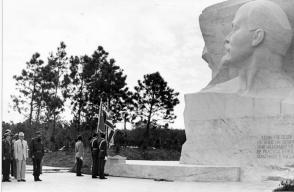 Fidel and Raul attend inauguration of the Lenin Monument in the Havana park bearing the Russian revolutionary’s name. Photo: Jorge Oller