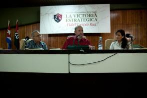 Fidel Castro presenta el libro “La victoria estratégica”. Foto: Roberto Chile