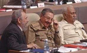 La resistencia increíble de este archipiélago ante asechanzas y hostilidades, descansa en la certera guía de Fidel y de Raúl. Foto: Ahmed Velázquez