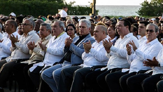 El presidente cubano, Miguel Díaz-Canel, en la ELAM, durante la celebración, este jueves último, de los 20 años de ser creada por Fidel.