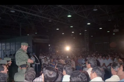 fidel inaugura fabrica de omnibus