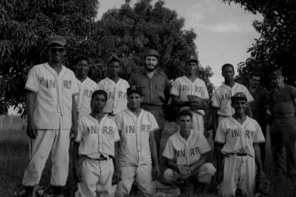fidel y equipo de béisbol de cooperativistas