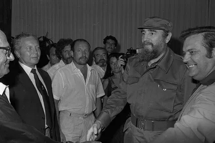 fidel con participantes del I Festival Mundial de Cine Subacuático